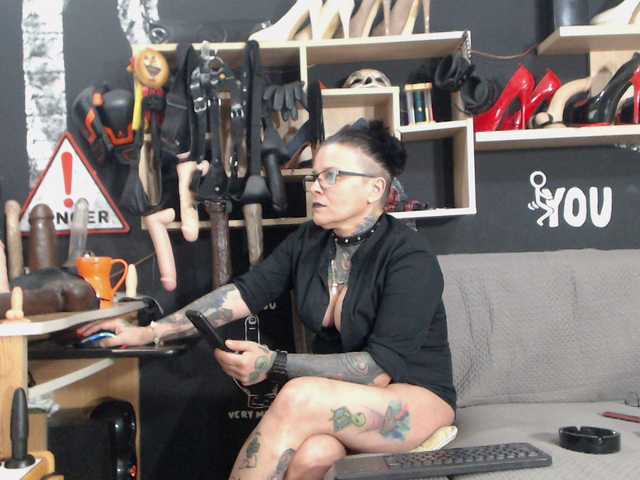 Live sex webcam photo for mistressmiry #271550094