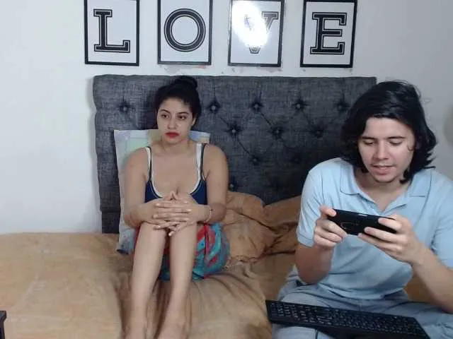 Live sex webcam photo for Emyandjackie #271547081