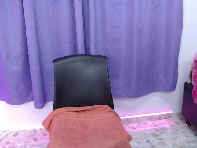 Live sex webcam photo for Emmma- #271547144