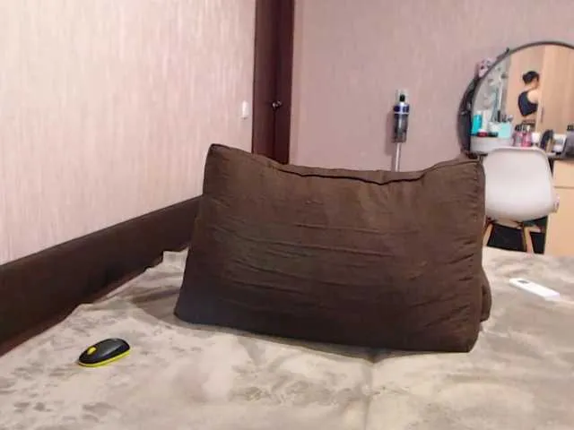 Live sex webcam photo for Blue-Eyes1 #271543072