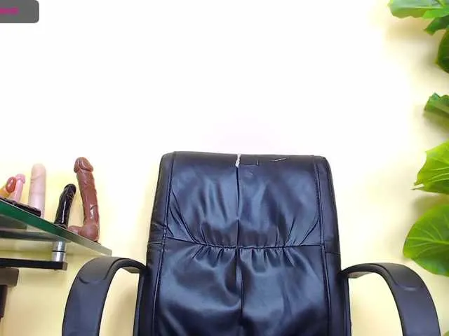 Live sex webcam photo for IngritBitch #271544437