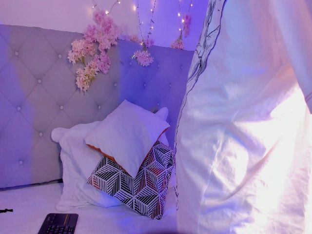 Live sex webcam photo for EbonyGolds #271547322