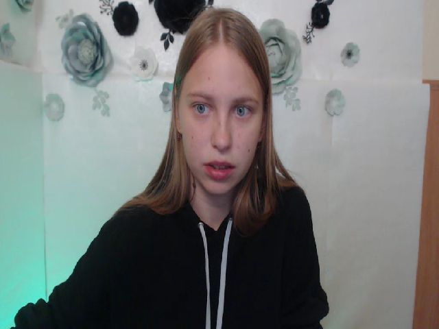 Live sex webcam photo for SshyTeen #271548071