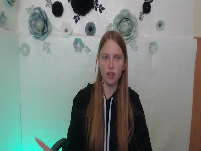 Live sex webcam photo for SshyTeen #271548242