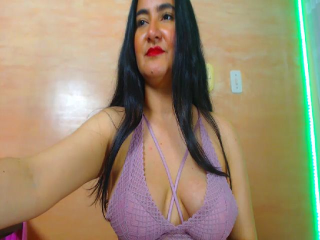 Live sex webcam photo for Violetta_kim0 #271554843