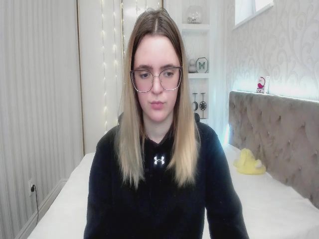 Live sex webcam photo for Ella_Hudson #271548339
