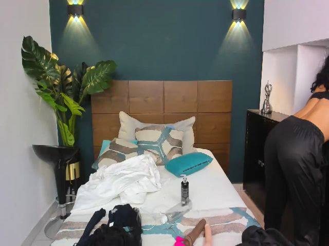 Live sex webcam photo for Manelik_benz #271545281