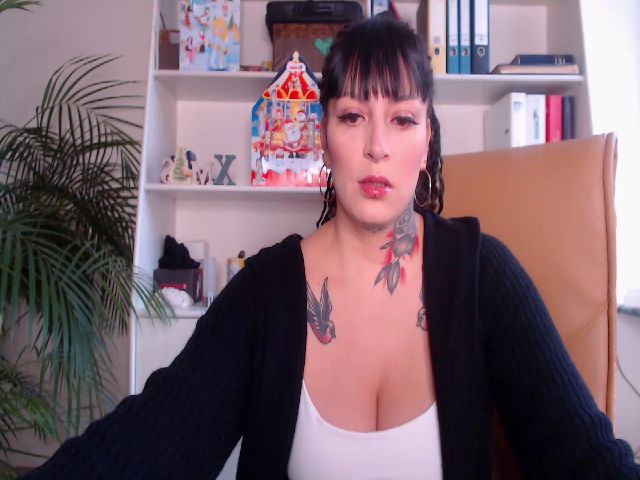 Live sex webcam photo for Catabrown #271550255