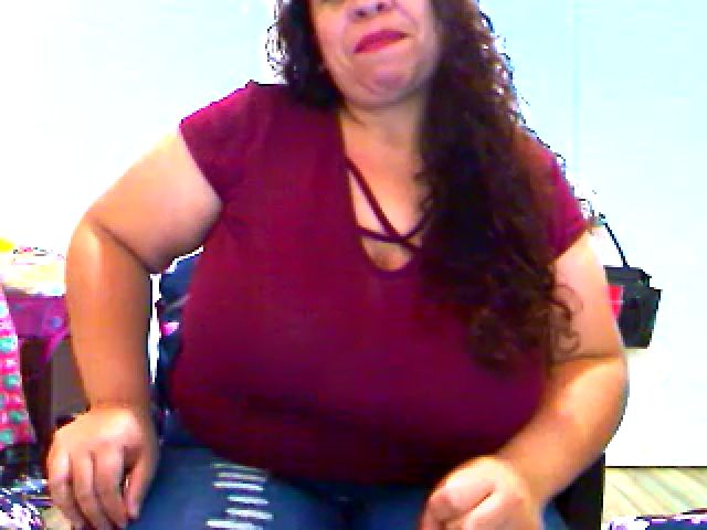 Live sex webcam photo for LatinaBigAss4 #271554333
