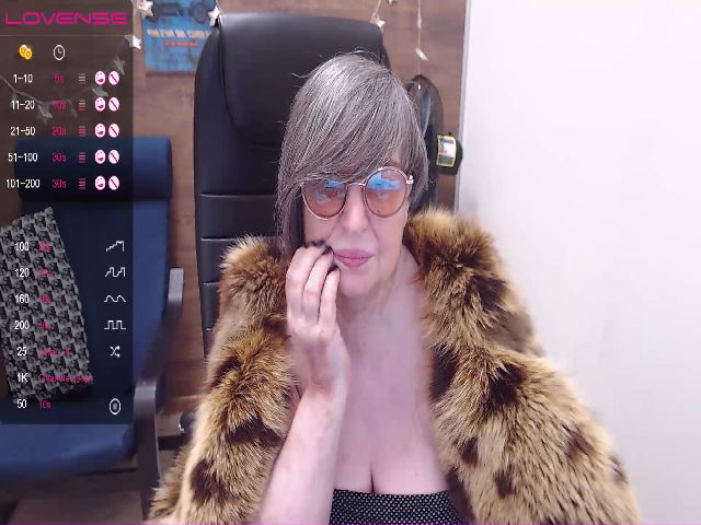 Live sex webcam photo for SharonAmore #271545905