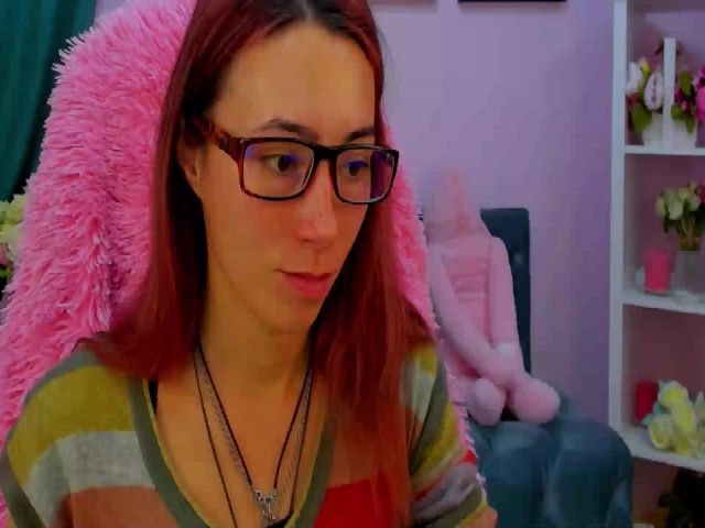 Live sex webcam photo for amyjune01 #271553411
