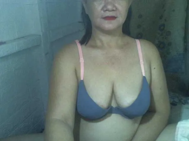 Live sex webcam photo for sexxyicee69 #271549961