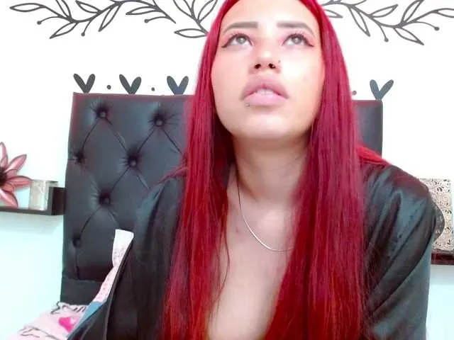 Live sex webcam photo for leia-honey #271553277