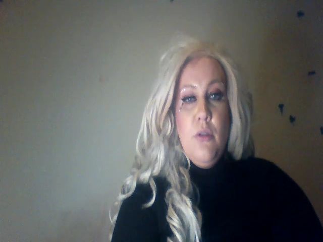 Live sex webcam photo for GoddessMolly #271550808