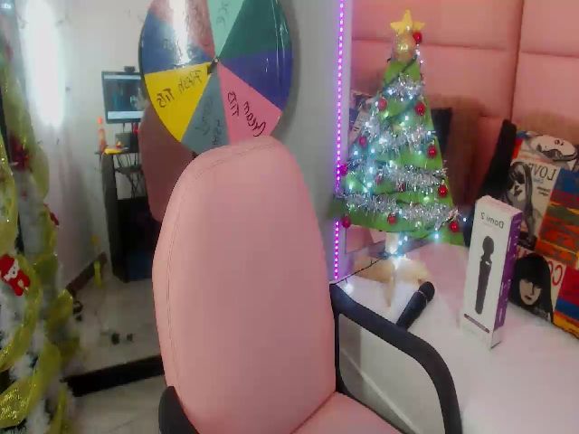 Live sex webcam photo for Emily_Defoe #271545064