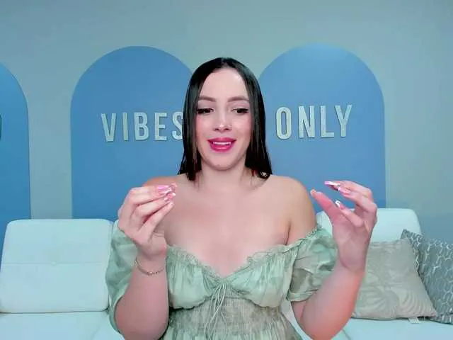 Live sex webcam photo for TiffanyRhoade #271550028