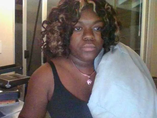 Live sex webcam photo for BigBootiBambi #271547541