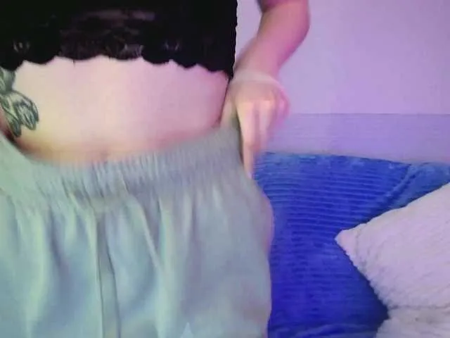 Live sex webcam photo for nikki-a #271550156