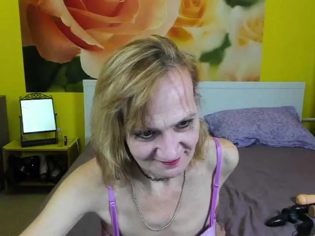 Live sex webcam photo for SqurtyLally69 #271543804