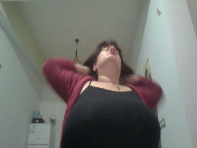 Live sex webcam photo for sloppymilf #271548377