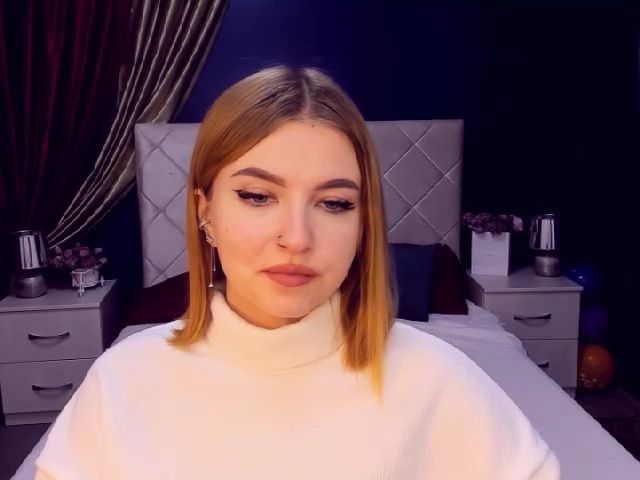 Live sex webcam photo for ViolaRose #271553590