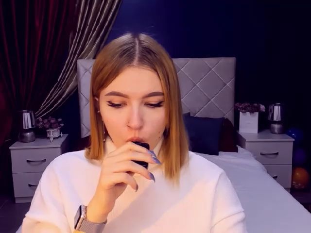 Live sex webcam photo for ViolaRose #271553988