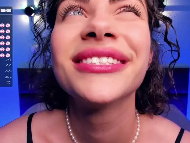 Live sex webcam photo for LauraJacksen #271544070