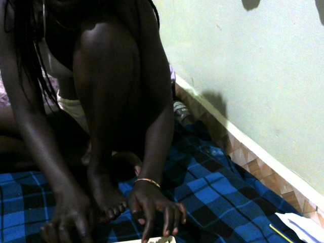 Live sex webcam photo for sexyblack-G #271543867