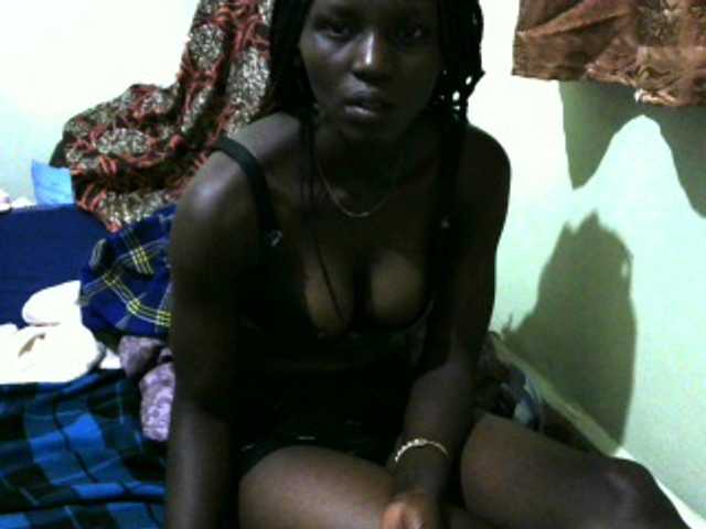 Live sex webcam photo for sexyblack-G #271553159