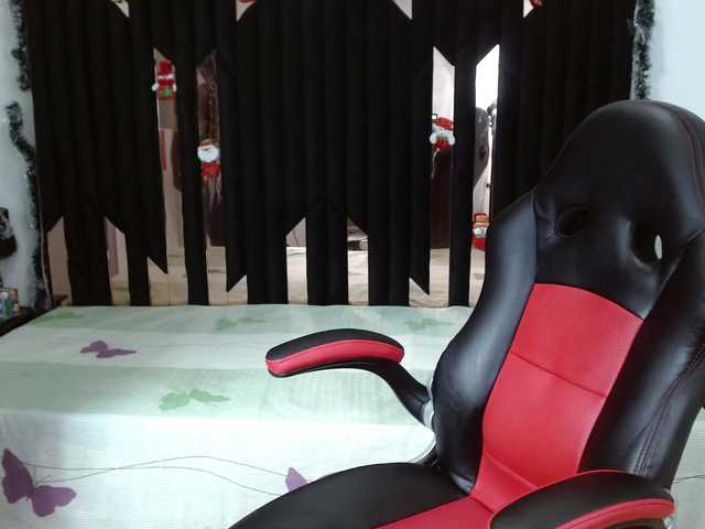 Live sex webcam photo for PamelaSexxyy #271553196