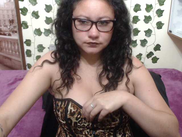 Live sex webcam photo for KarinaHot #271561941