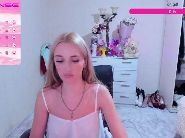 Live sex webcam photo for OxxxymorinMi #271556015