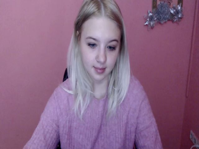 Live sex webcam photo for KalipsoHun #271559314