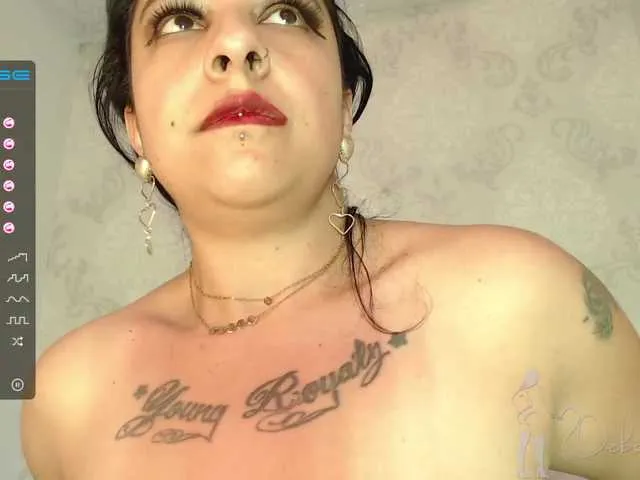 Live sex webcam photo for MarthaRossi #271555590