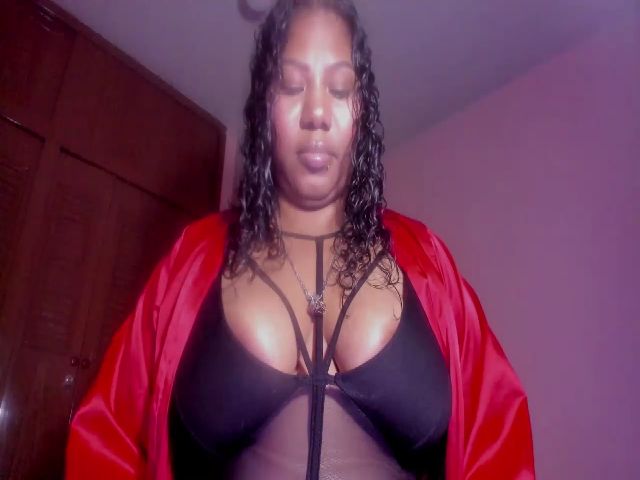 Live sex webcam photo for Ebonysmith1 #271556425