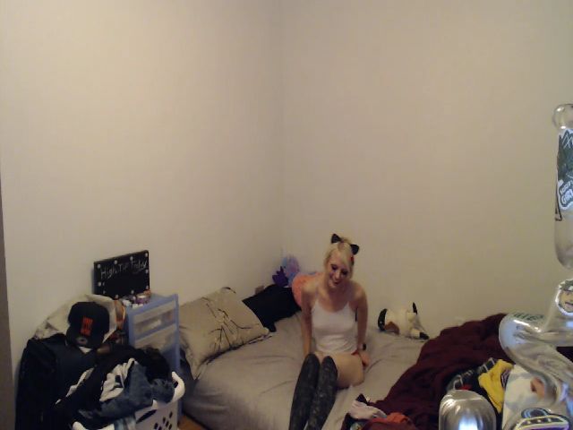 Live sex webcam photo for DragonKitty69 #271559150