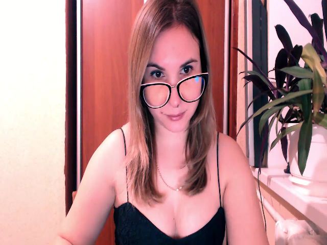 Live sex webcam photo for Kay_Lo #271563829