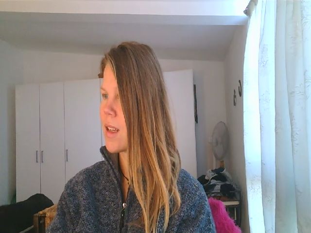 Live sex webcam photo for CallMeMaria #271560150