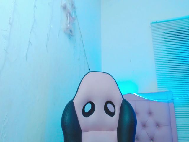 Live sex webcam photo for Laylaa_18 #271562624