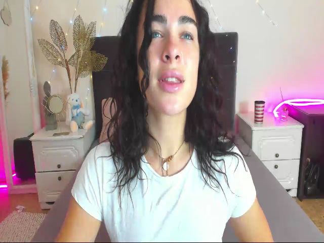 Live sex webcam photo for ErikaCurtees #271559983