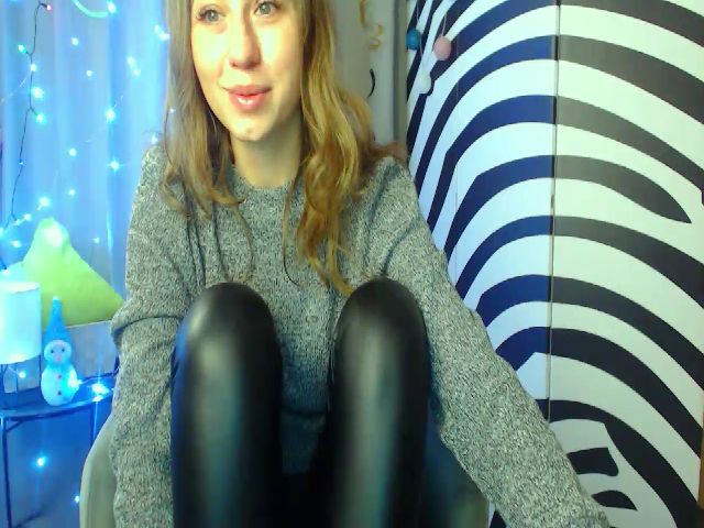 Live sex webcam photo for HeartGirl #271559917