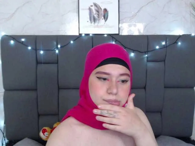 Live sex webcam photo for haddy18 #271561472