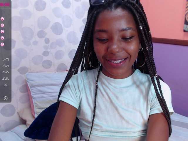 Live sex webcam photo for KathlenRojas #271565804