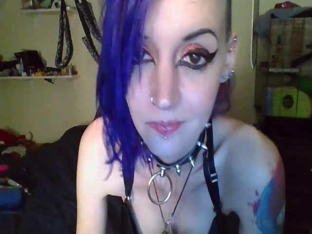 Live sex webcam photo for Lunaoddwitch #271557021