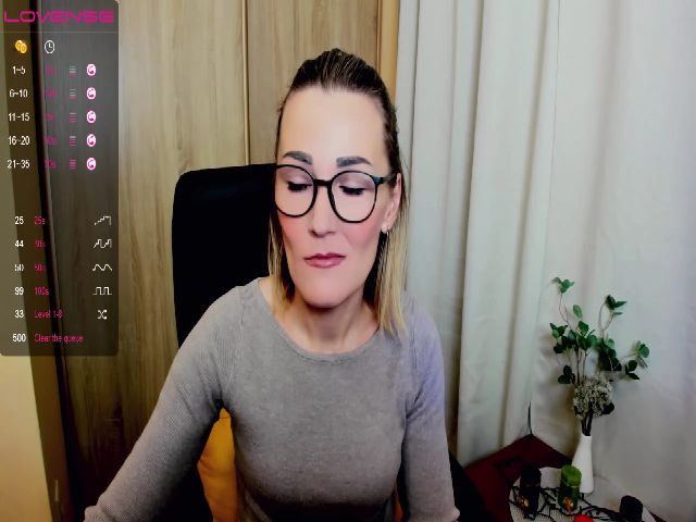 Live sex webcam photo for SecretDream #271560337