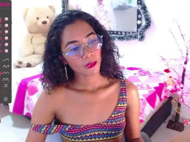 Live sex webcam photo for Anniemiss #271565670