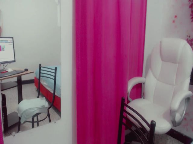 Live sex webcam photo for Alejandra_06 #271556715