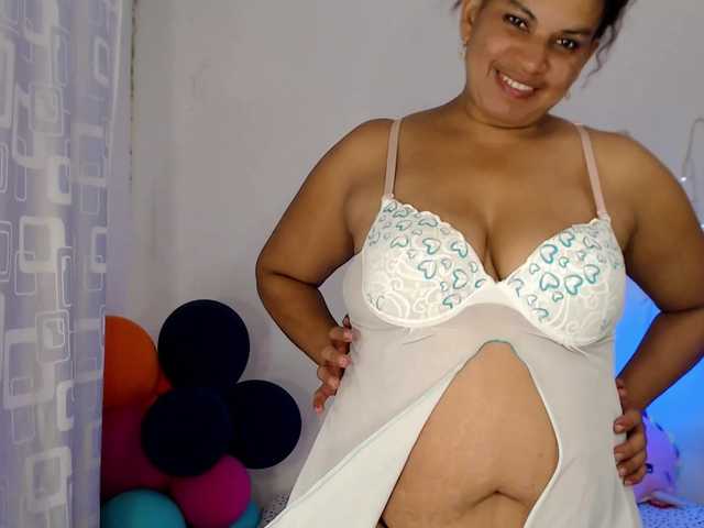 Live sex webcam photo for cristina-69 #271555819