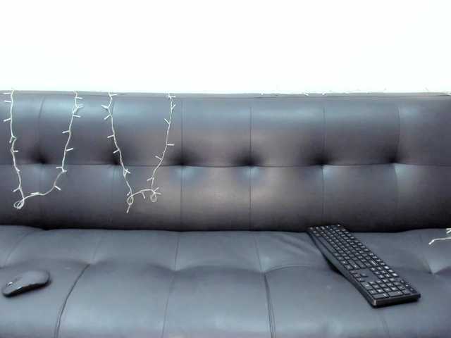 Live sex webcam photo for roxxy-travis #271556251