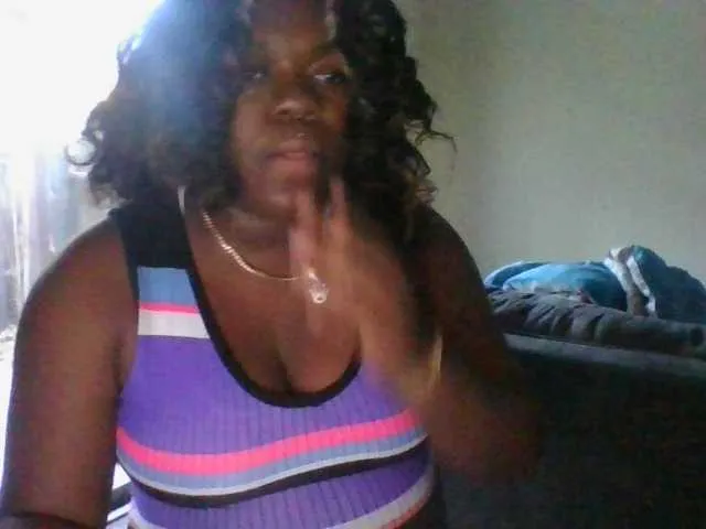 Live sex webcam photo for BigBootiBambi #271556307